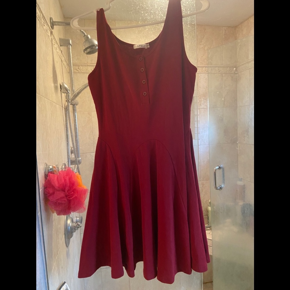 April dress size junior small